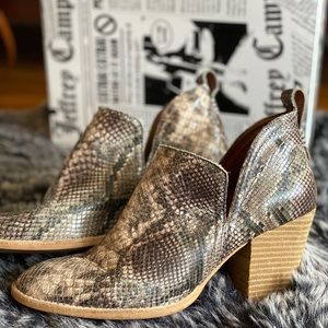 Jeffrey Campbell Snakeprint Rosalee Bootie- sz 8.5